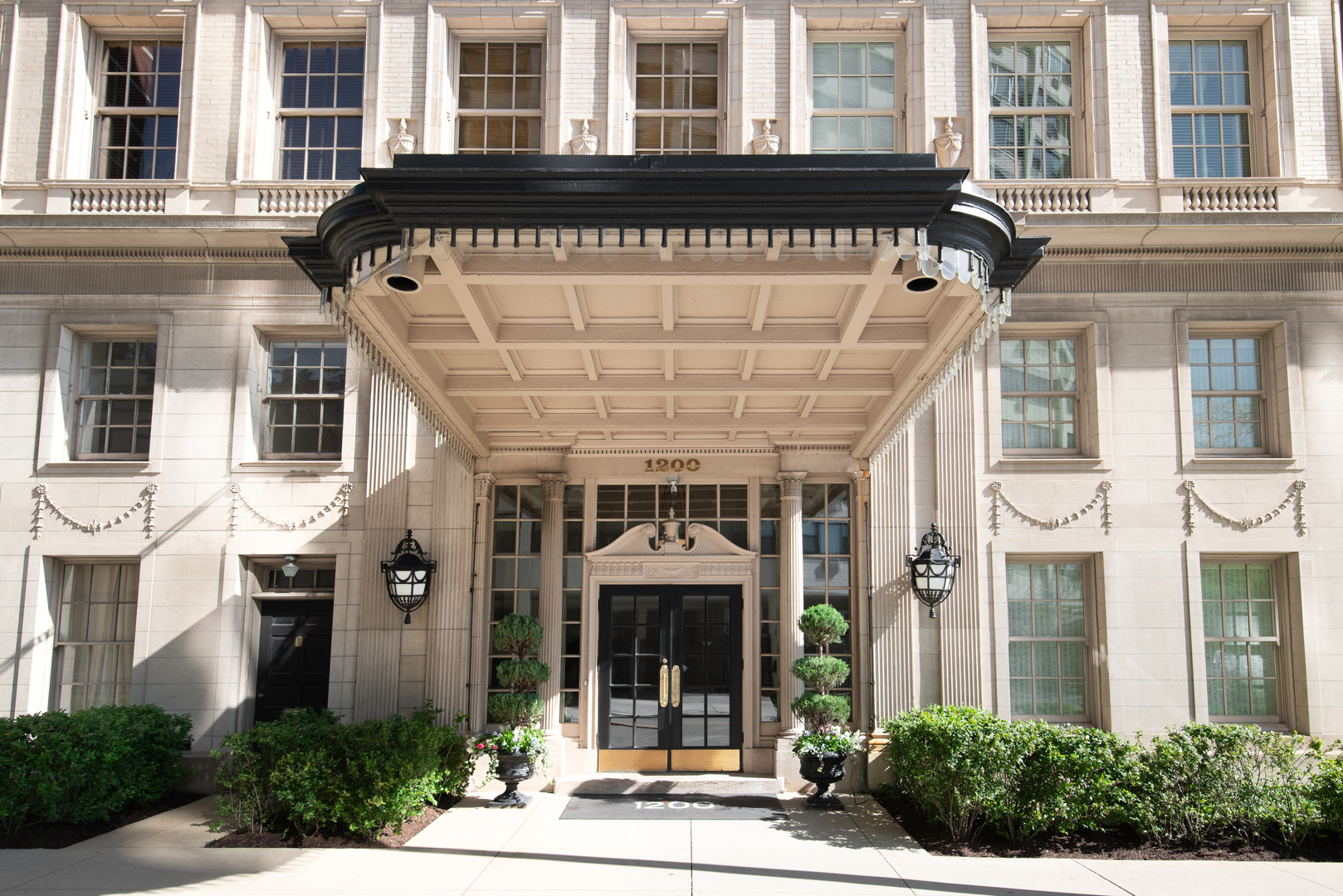 1200 N Lake Shore Drive Unit: M3