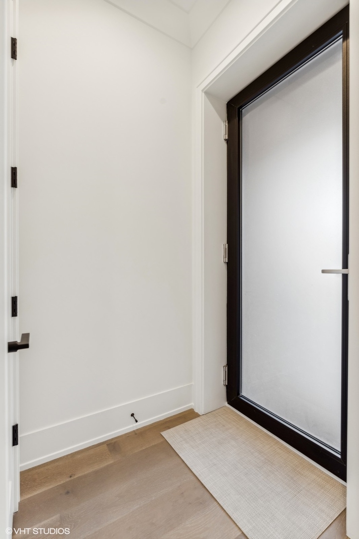 2541 N Wayne Avenue Unit: 2S