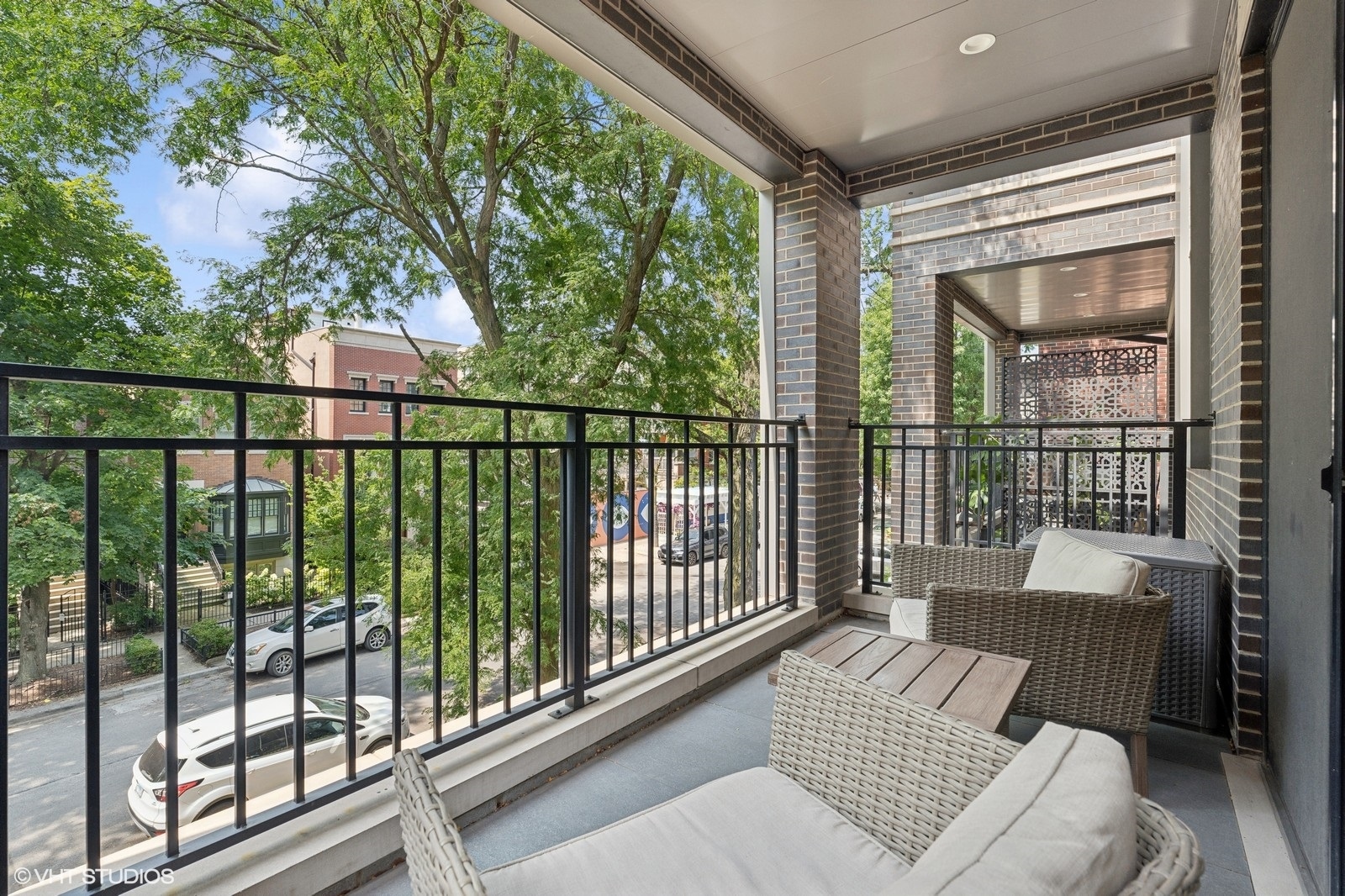 2541 N Wayne Avenue Unit: 2S