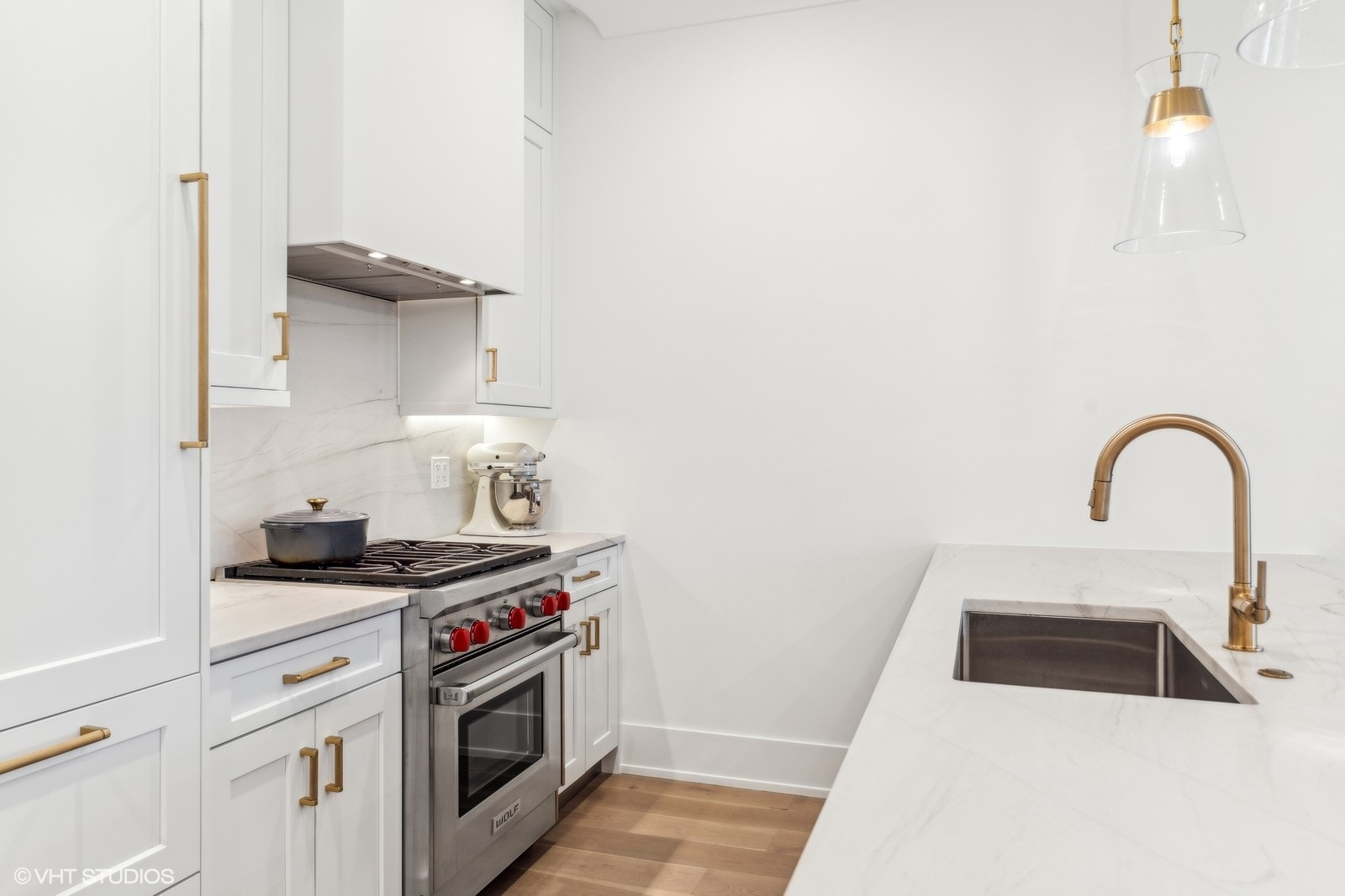 2541 N Wayne Avenue Unit: 2S