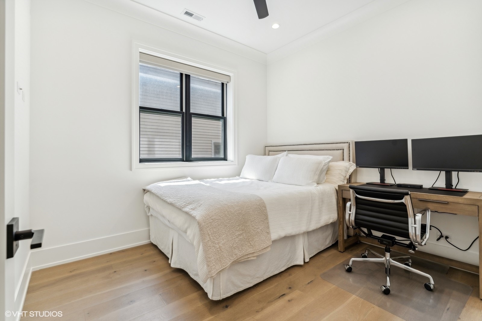 2541 N Wayne Avenue Unit: 2S