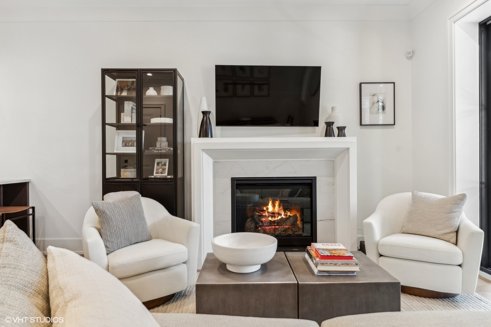 2541 N Wayne Avenue Unit: 2S