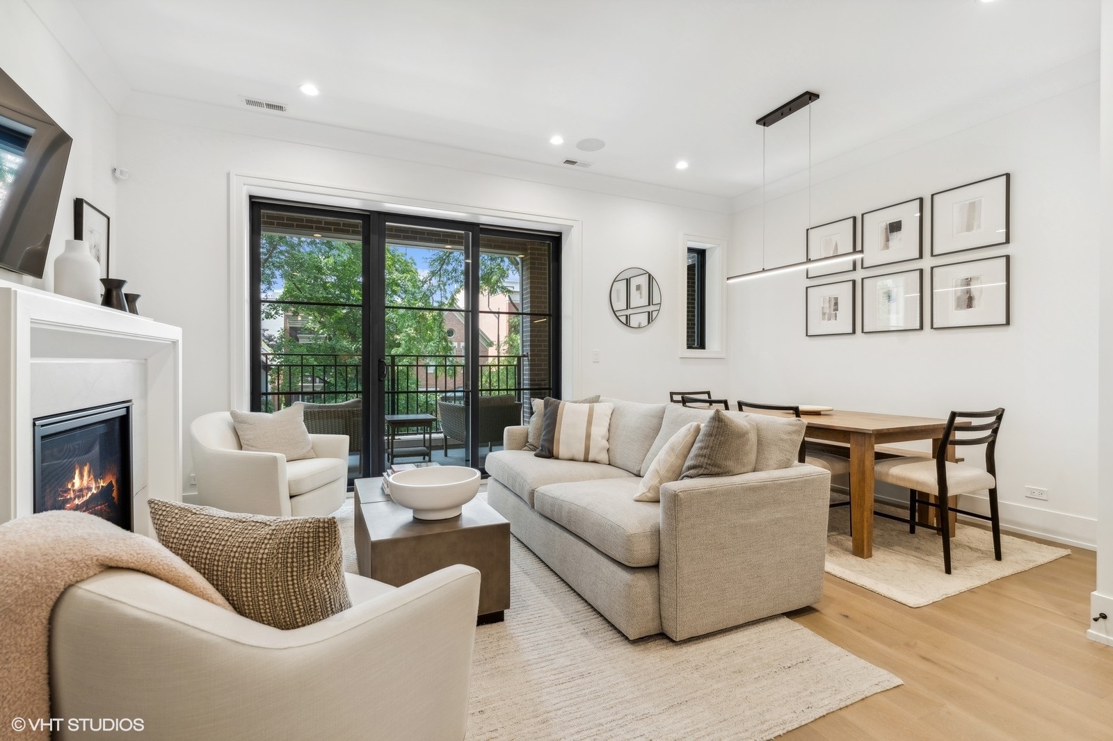 2541 N Wayne Avenue Unit: 2S