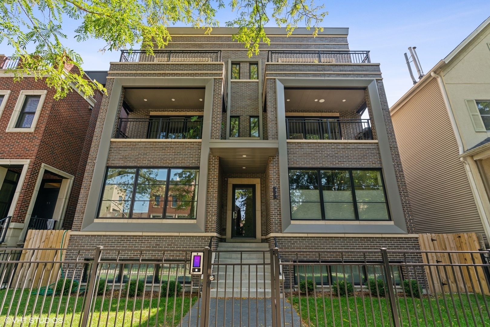 2541 N Wayne Avenue Unit: 2S