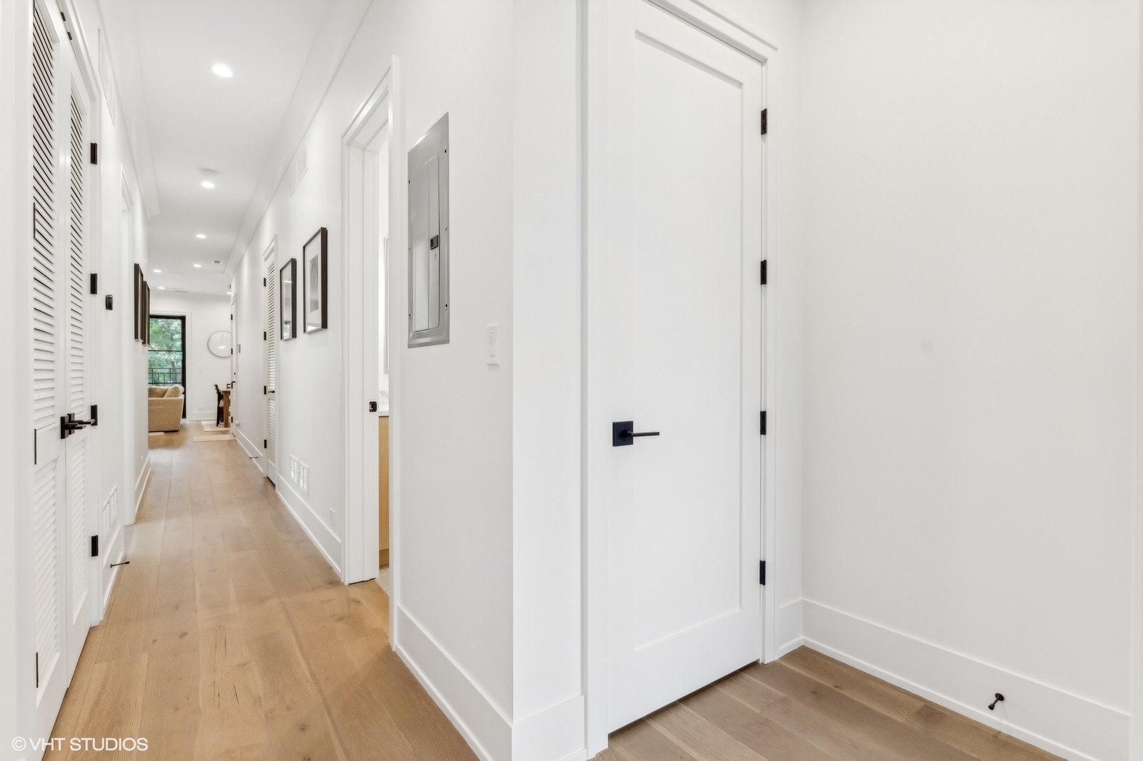 2541 N Wayne Avenue Unit: 2S