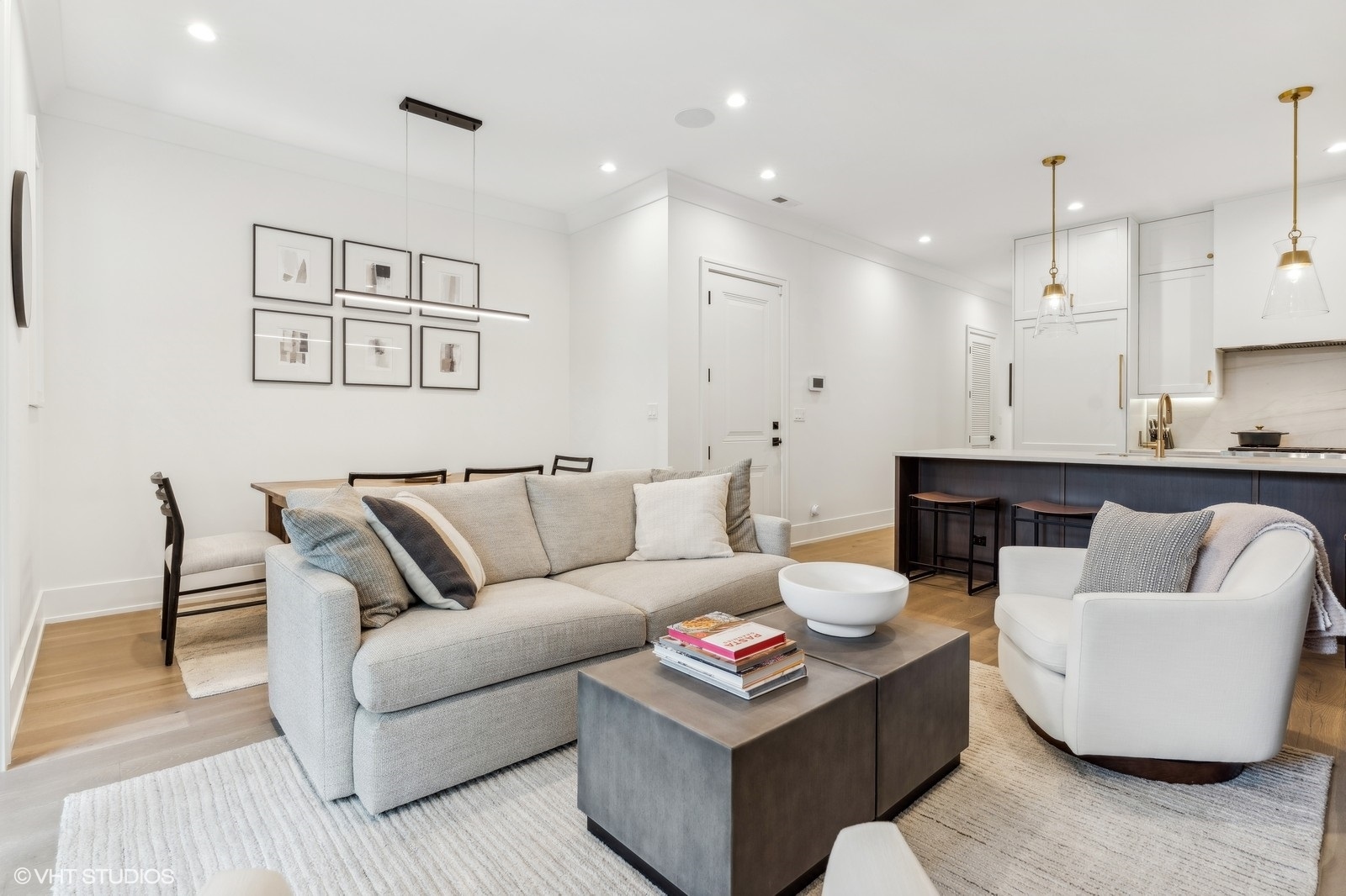2541 N Wayne Avenue Unit: 2S