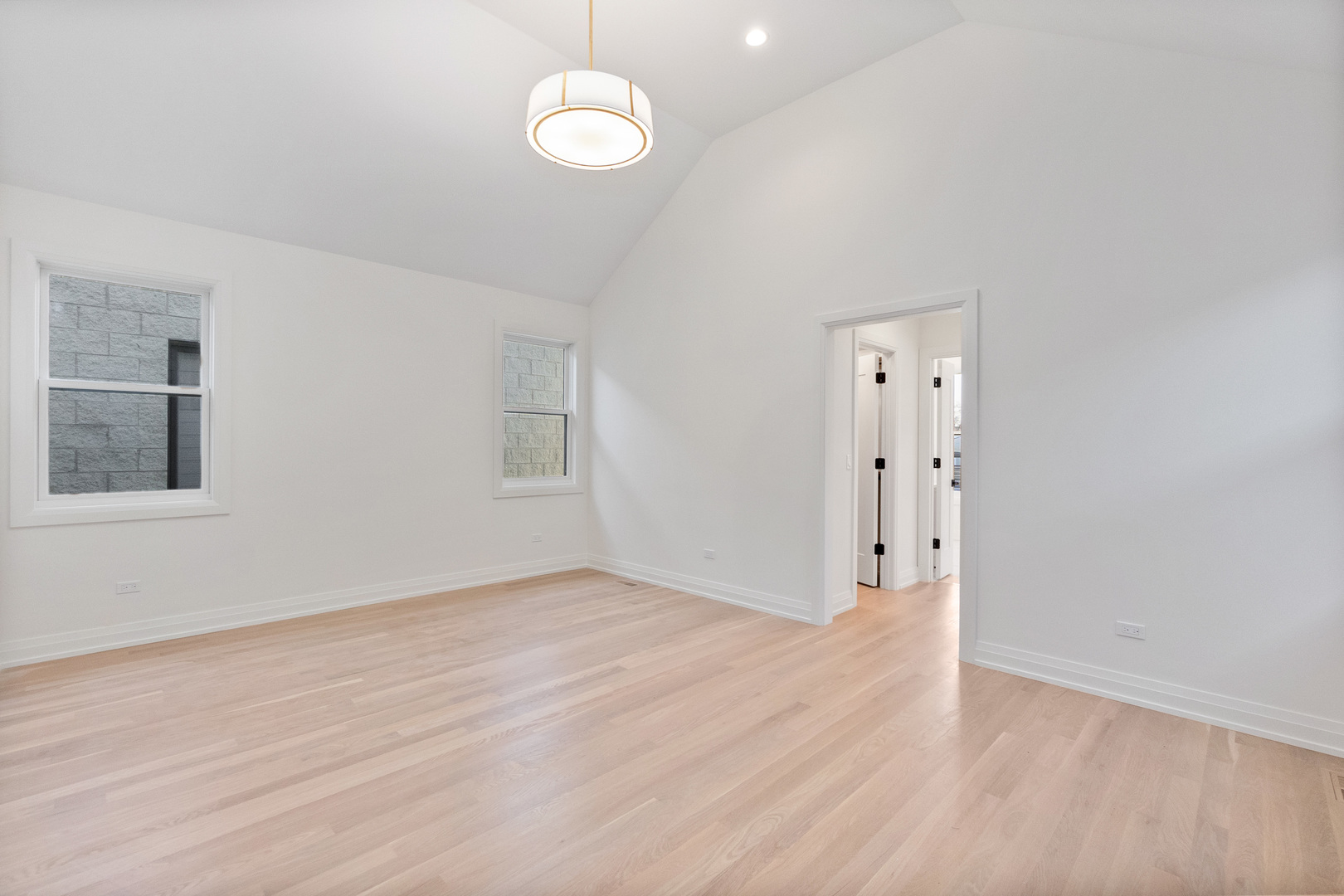 1924 W Cornelia Avenue