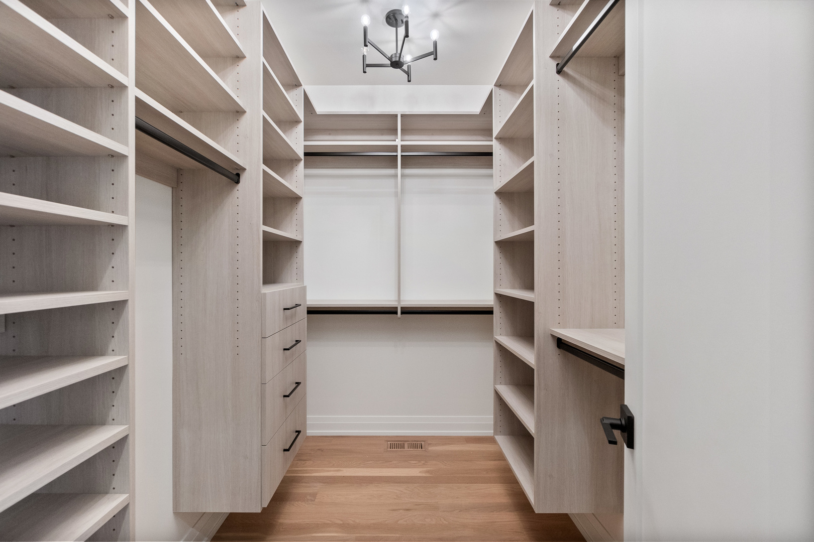 1924 W Cornelia Avenue