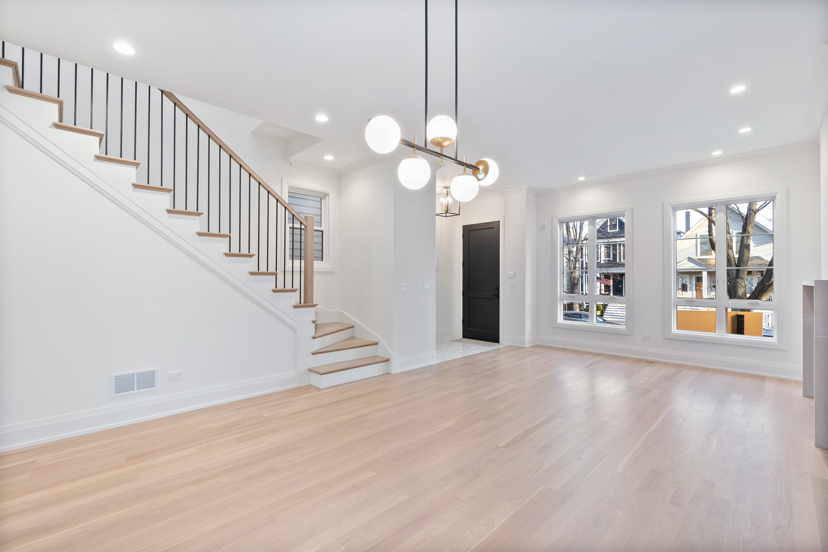 1924 W Cornelia Avenue