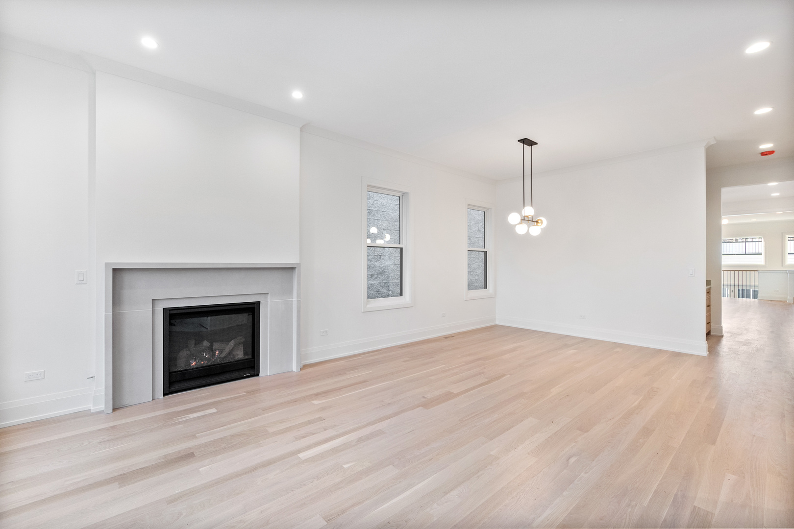 1924 W Cornelia Avenue