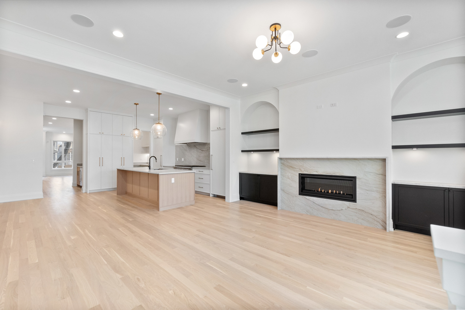 1924 W Cornelia Avenue