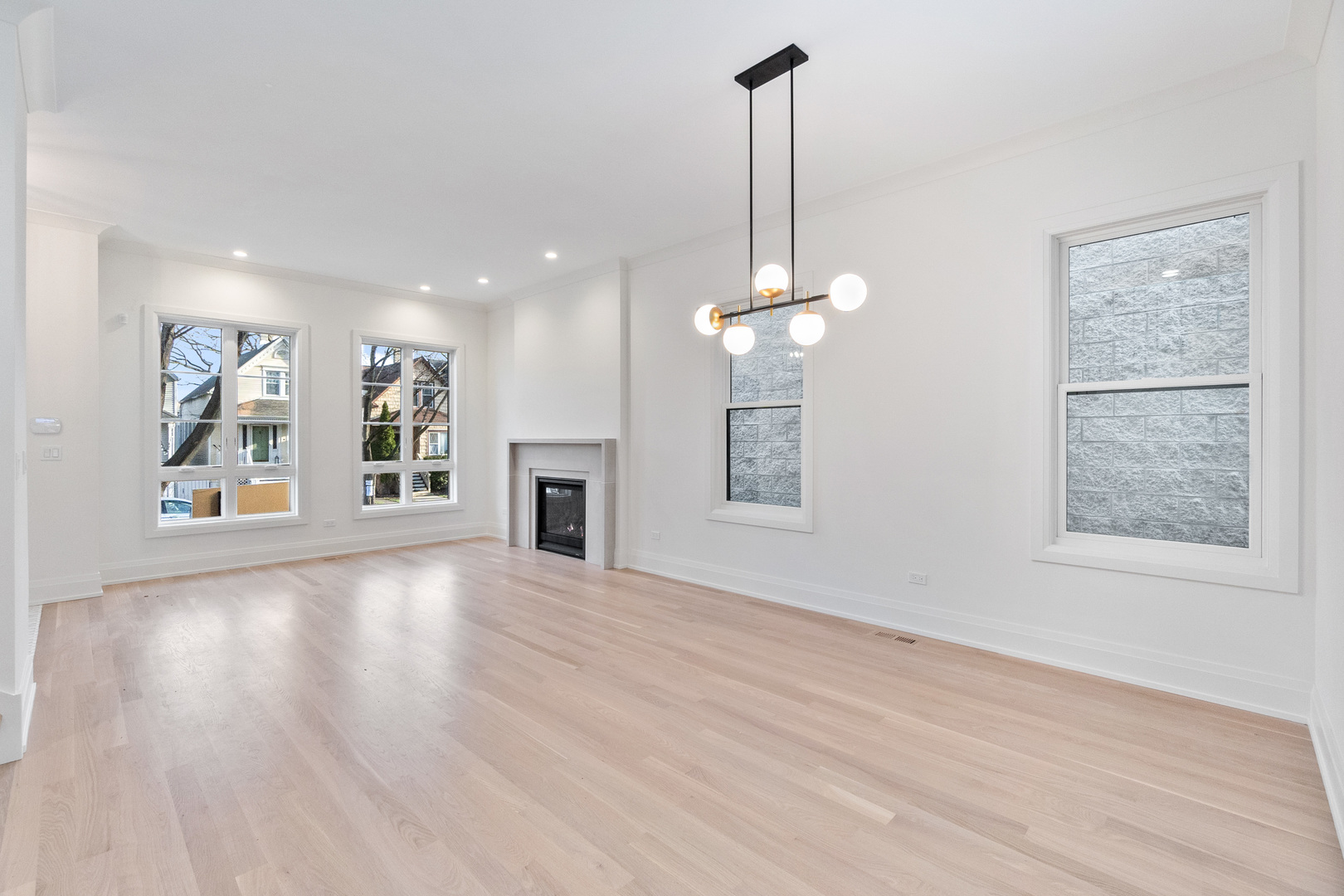 1924 W Cornelia Avenue