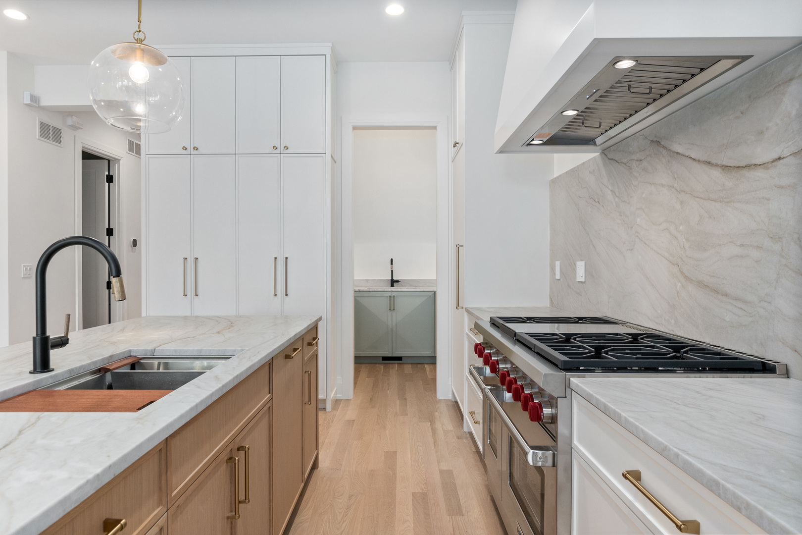 1924 W Cornelia Avenue