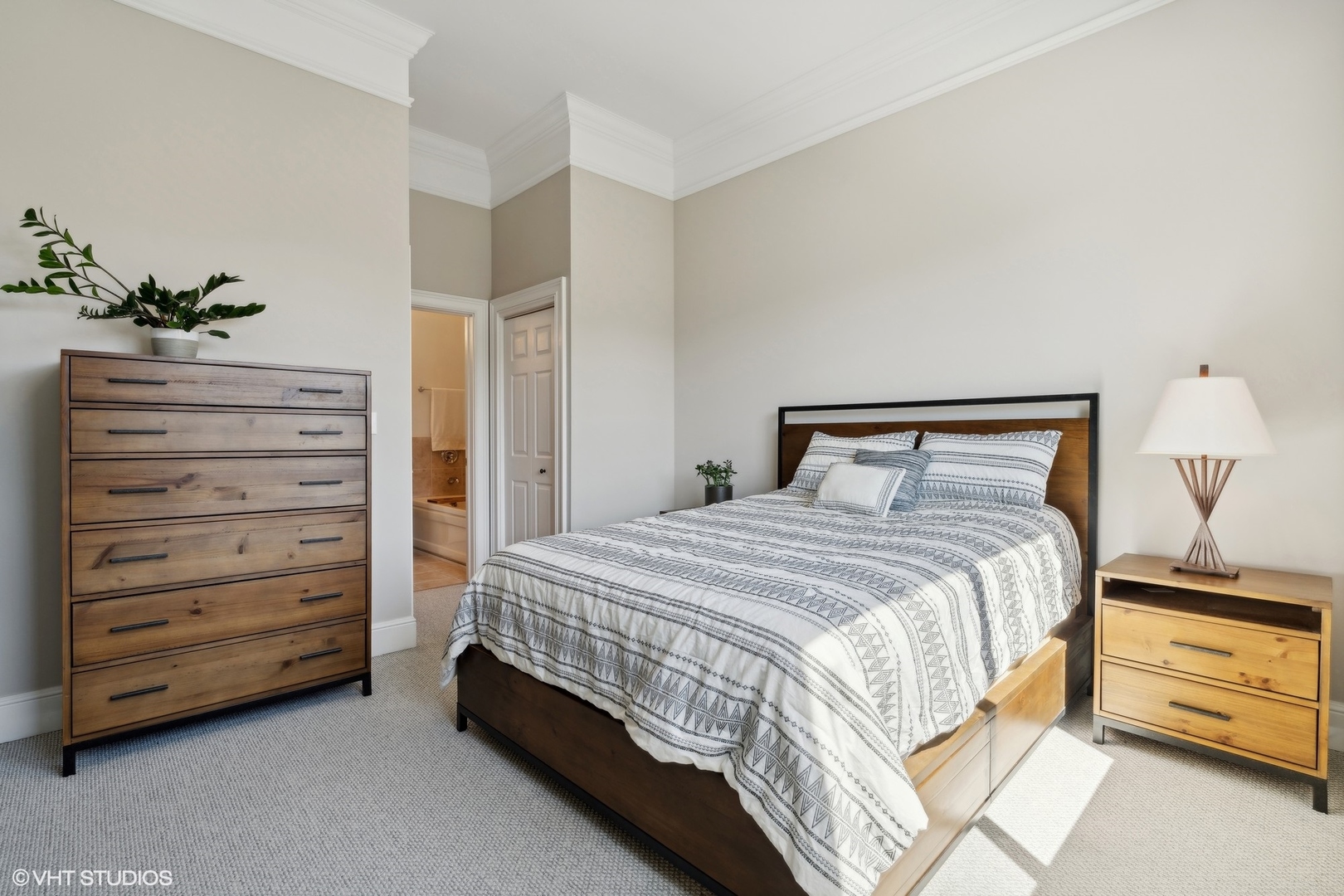 2007 W Churchill Street Unit: 406