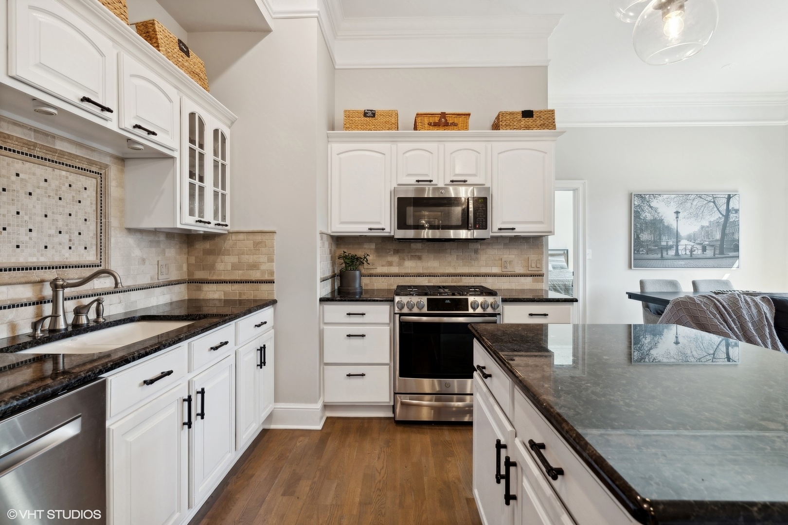 2007 W Churchill Street Unit: 406