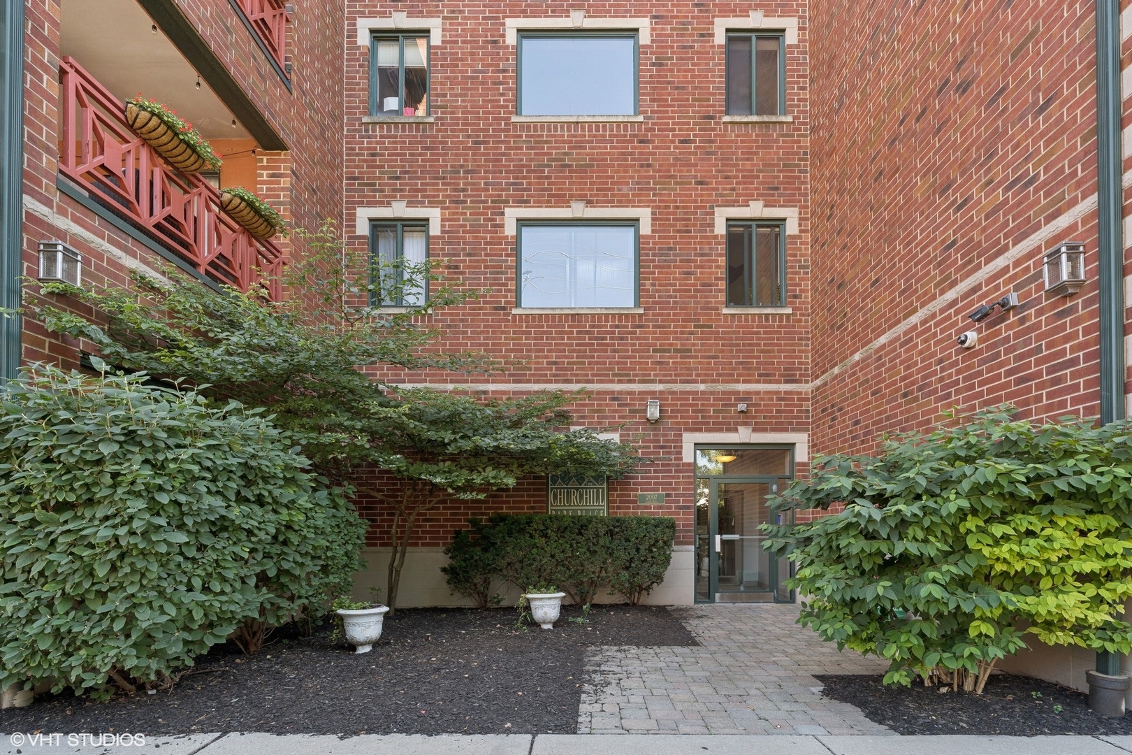 2007 W Churchill Street Unit: 406