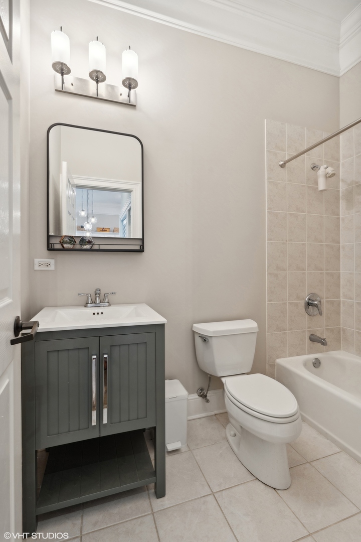 2007 W Churchill Street Unit: 406