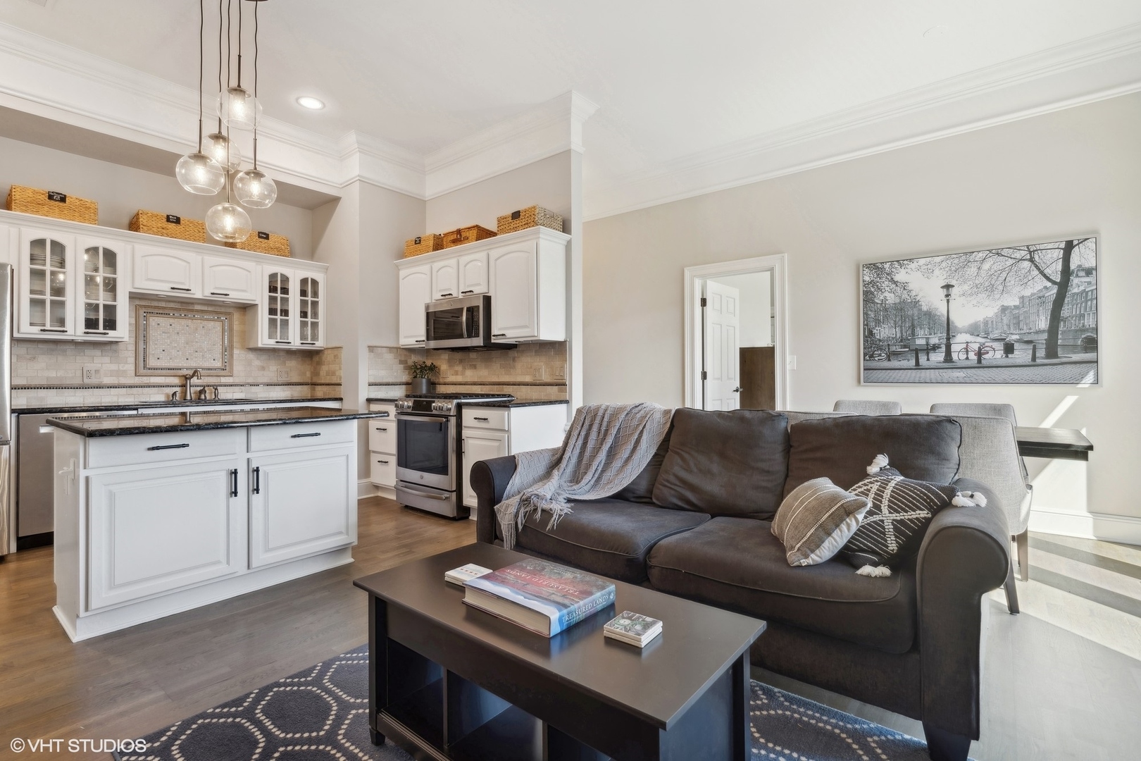 2007 W Churchill Street Unit: 406