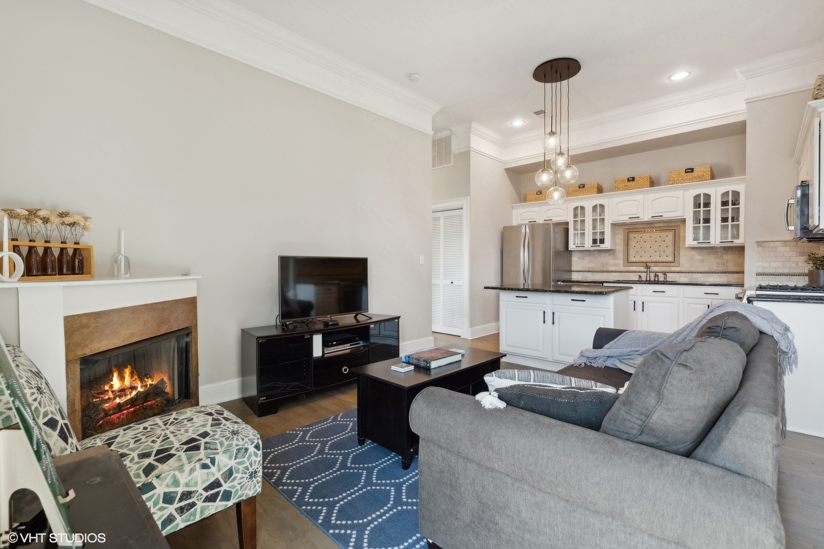 2007 W Churchill Street Unit: 406