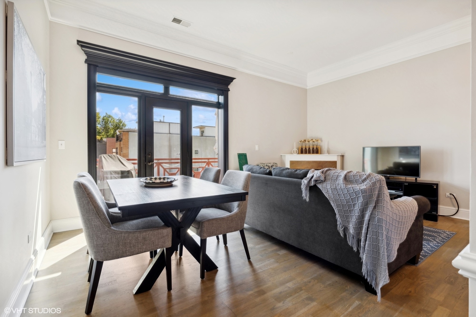 2007 W Churchill Street Unit: 406