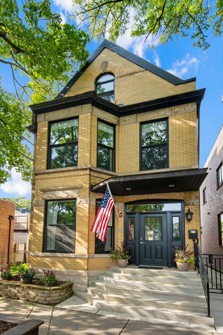 2144 W Cortland Street