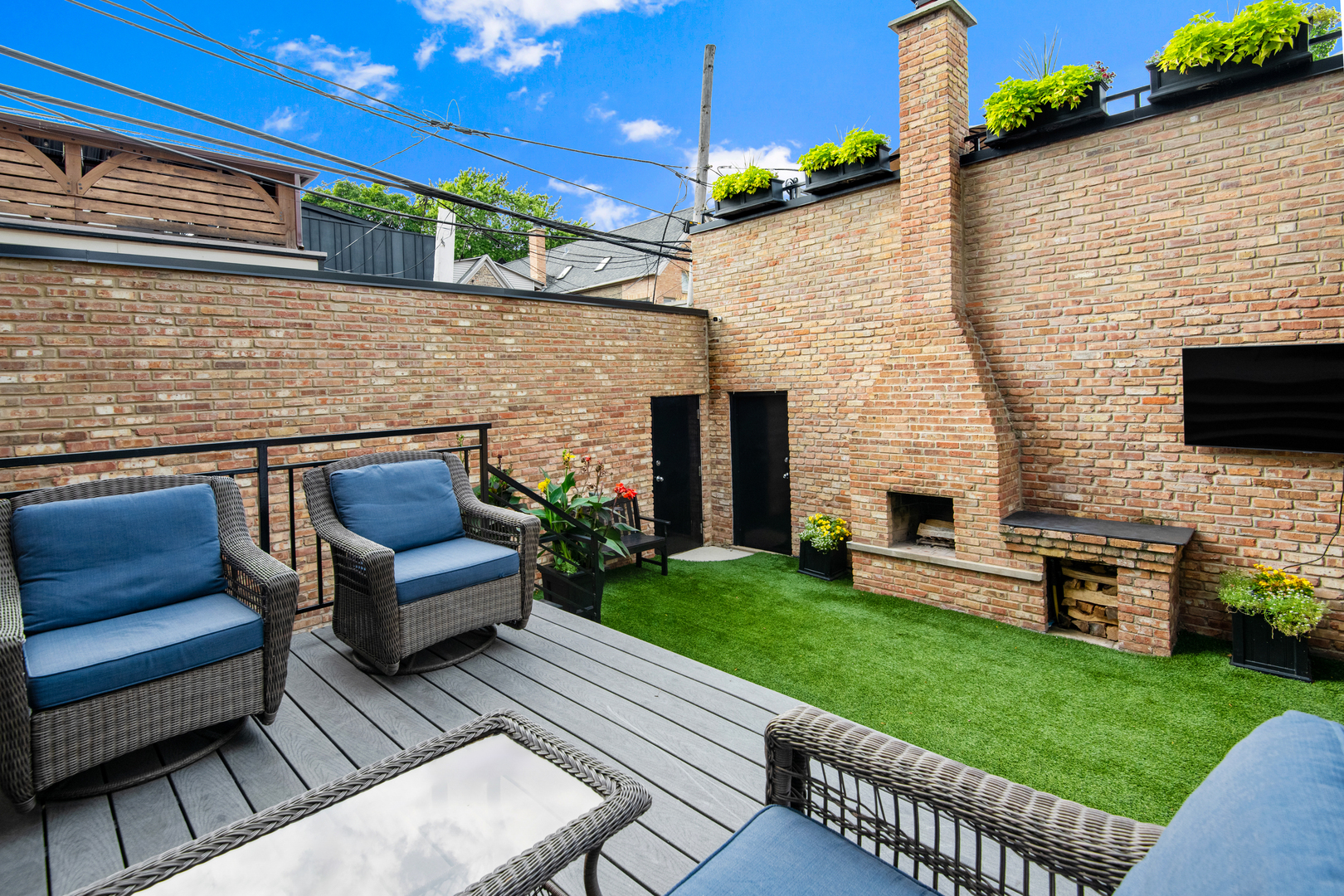 2144 W Cortland Street