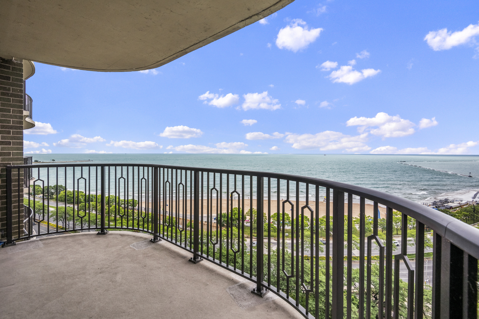 1040 N Lake Shore Drive Unit: 15A