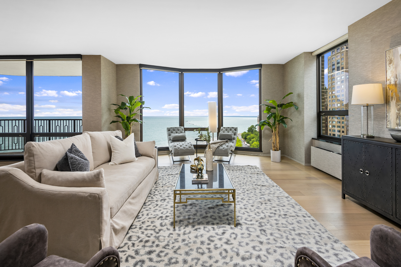 1040 N Lake Shore Drive Unit: 15A