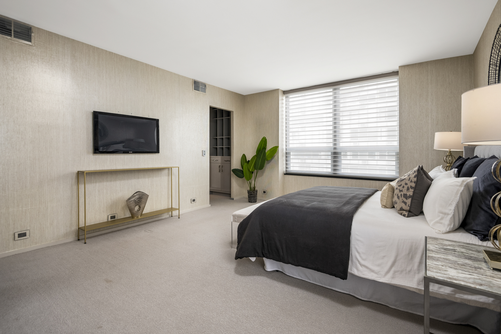 1040 N Lake Shore Drive Unit: 15A