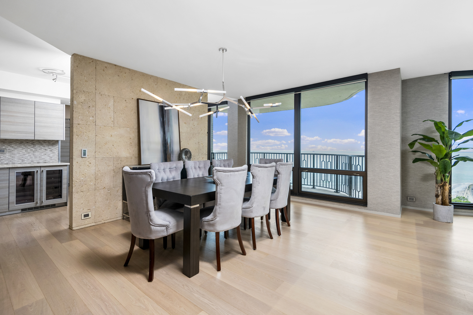1040 N Lake Shore Drive Unit: 15A