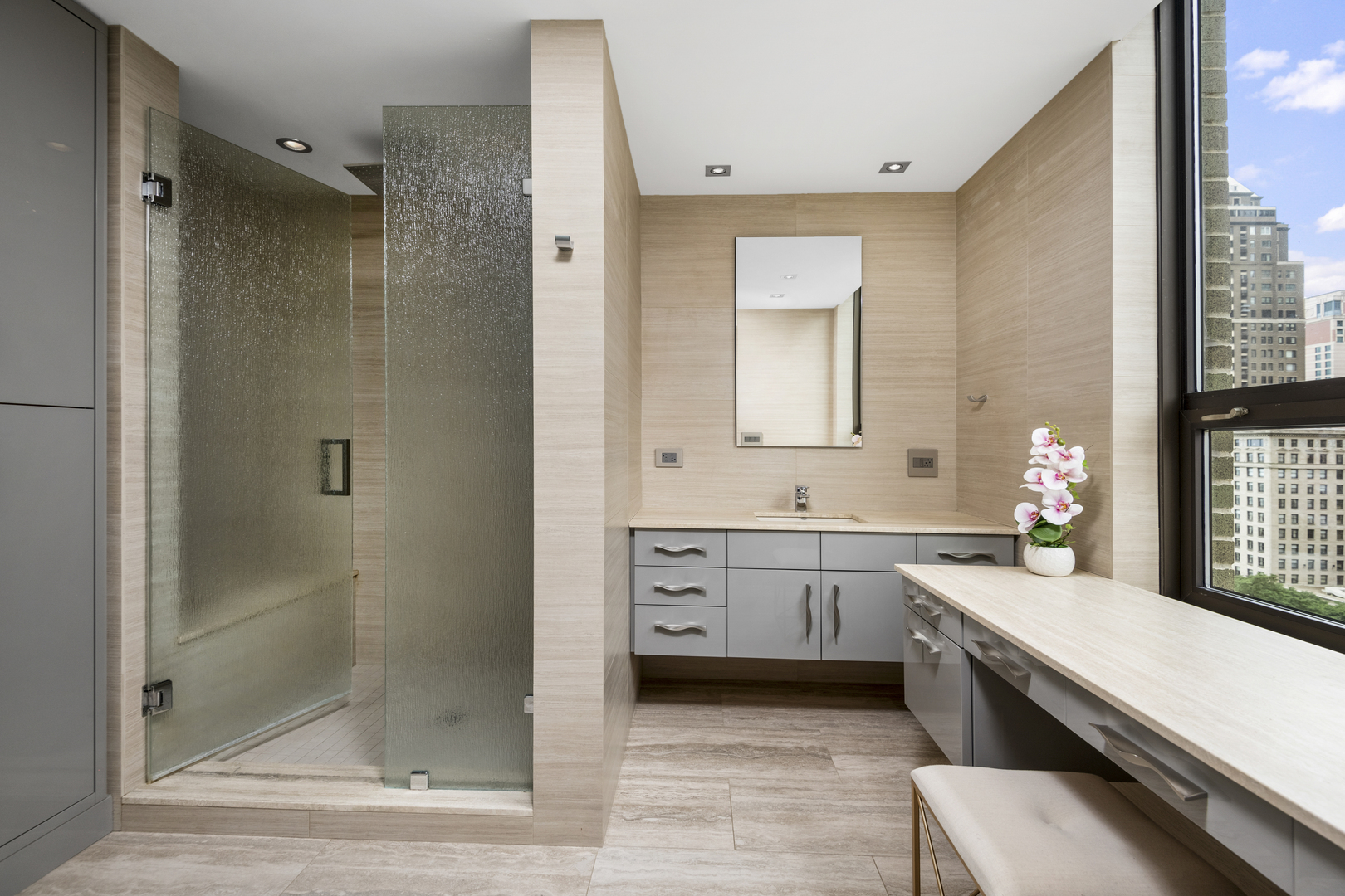 1040 N Lake Shore Drive Unit: 15A