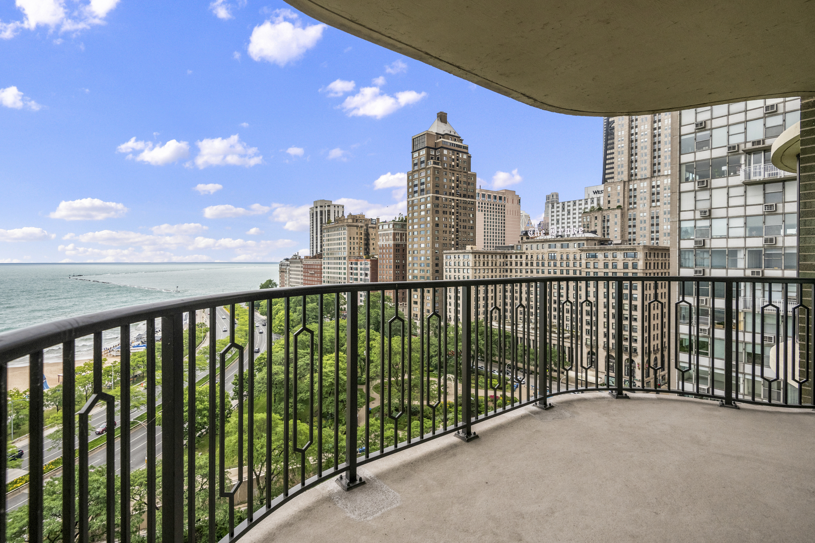 1040 N Lake Shore Drive Unit: 15A