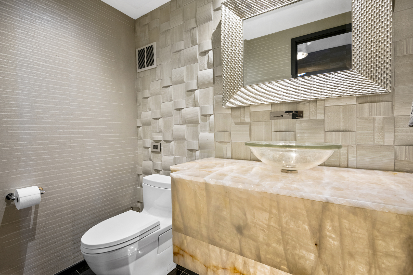 1040 N Lake Shore Drive Unit: 15A