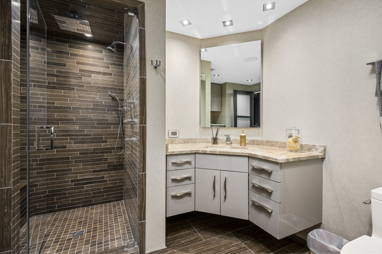 1040 N Lake Shore Drive Unit: 15A