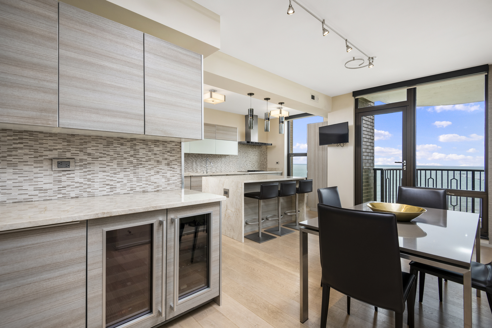 1040 N Lake Shore Drive Unit: 15A