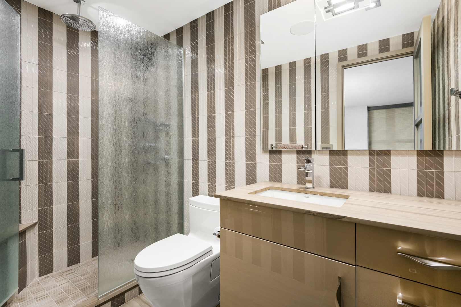 1040 N Lake Shore Drive Unit: 15A