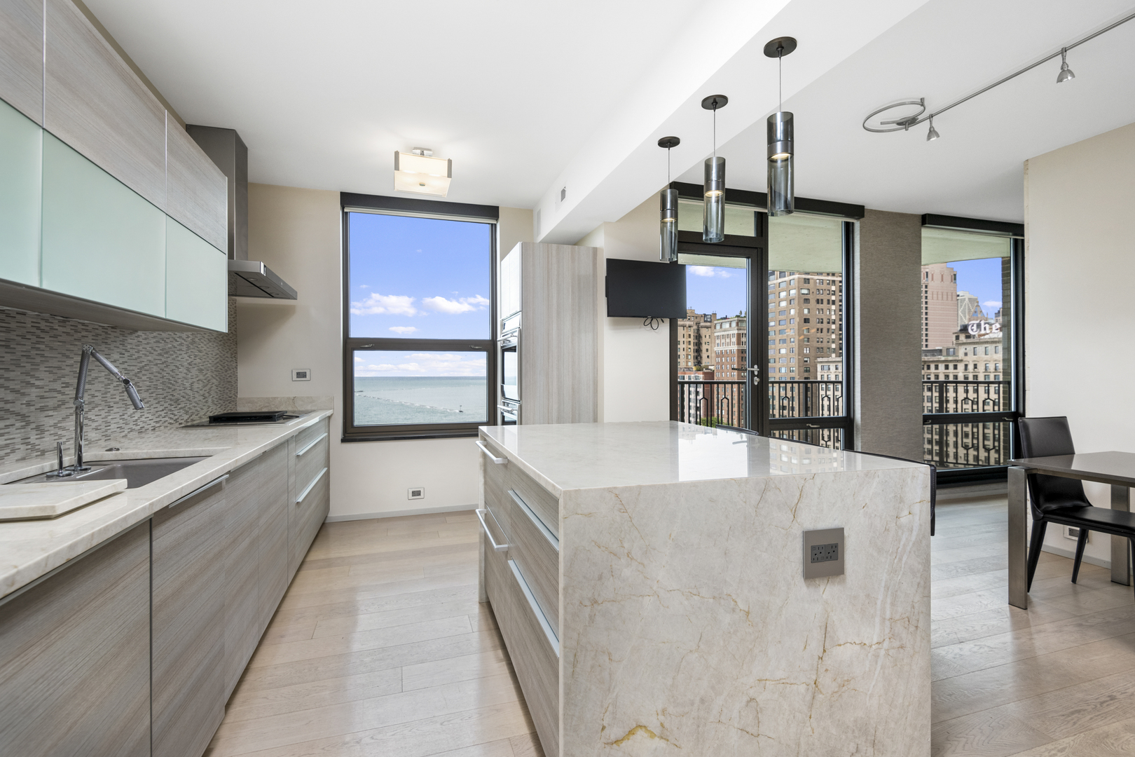 1040 N Lake Shore Drive Unit: 15A