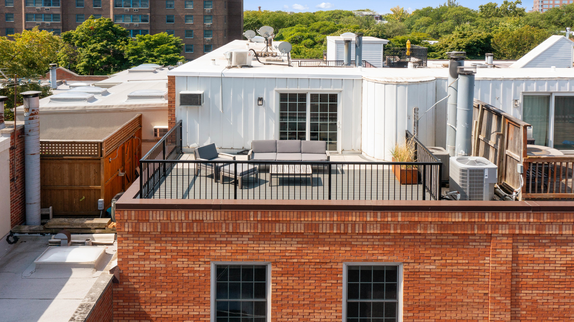 339 W Webster Avenue Unit: 8H