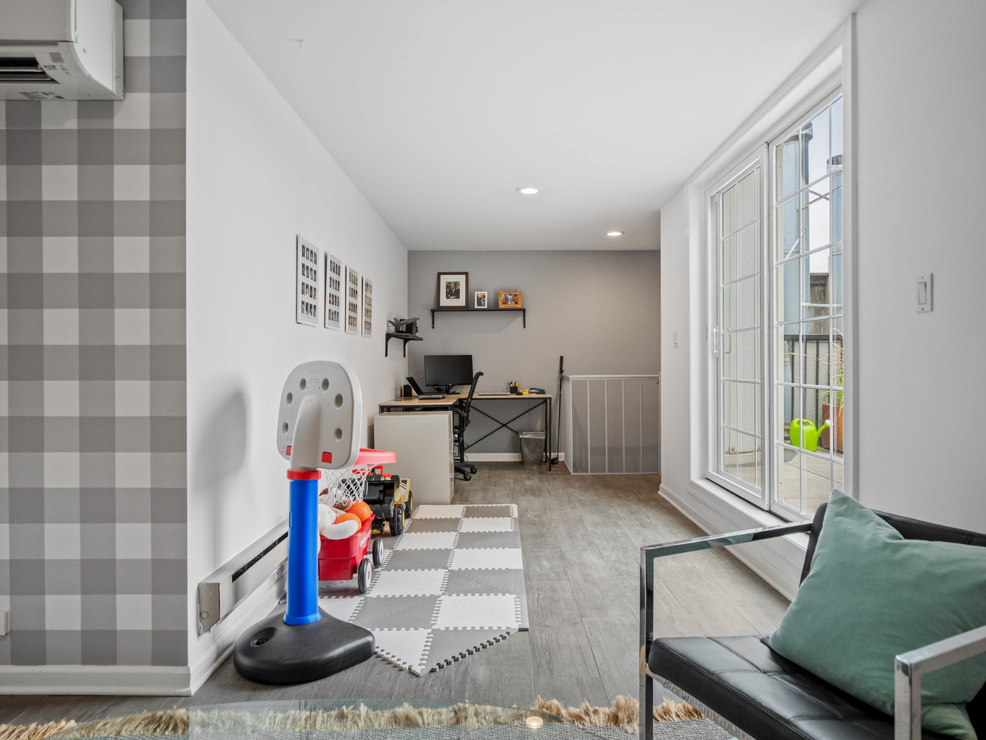 339 W Webster Avenue Unit: 8H