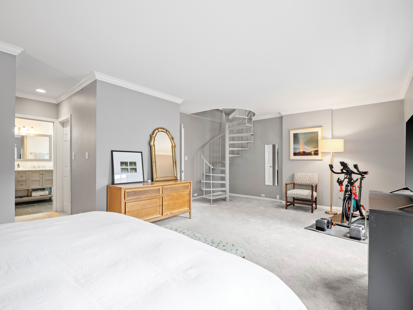 339 W Webster Avenue Unit: 8H