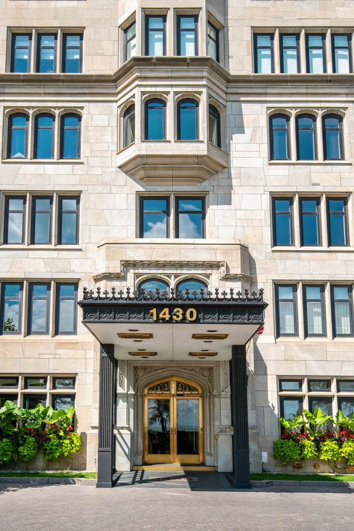 1430 N Lake Shore Drive Unit: 6