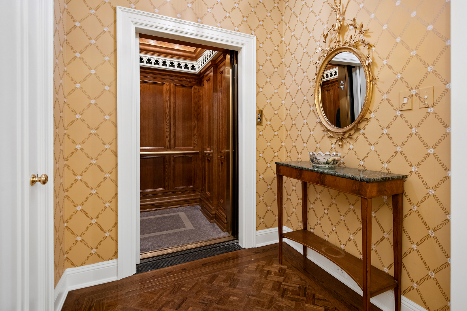 1430 N Lake Shore Drive Unit: 6