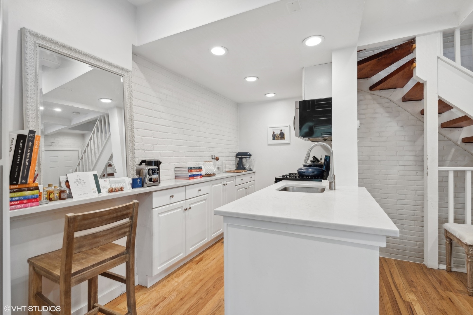 1831 N Hudson Avenue Unit: D