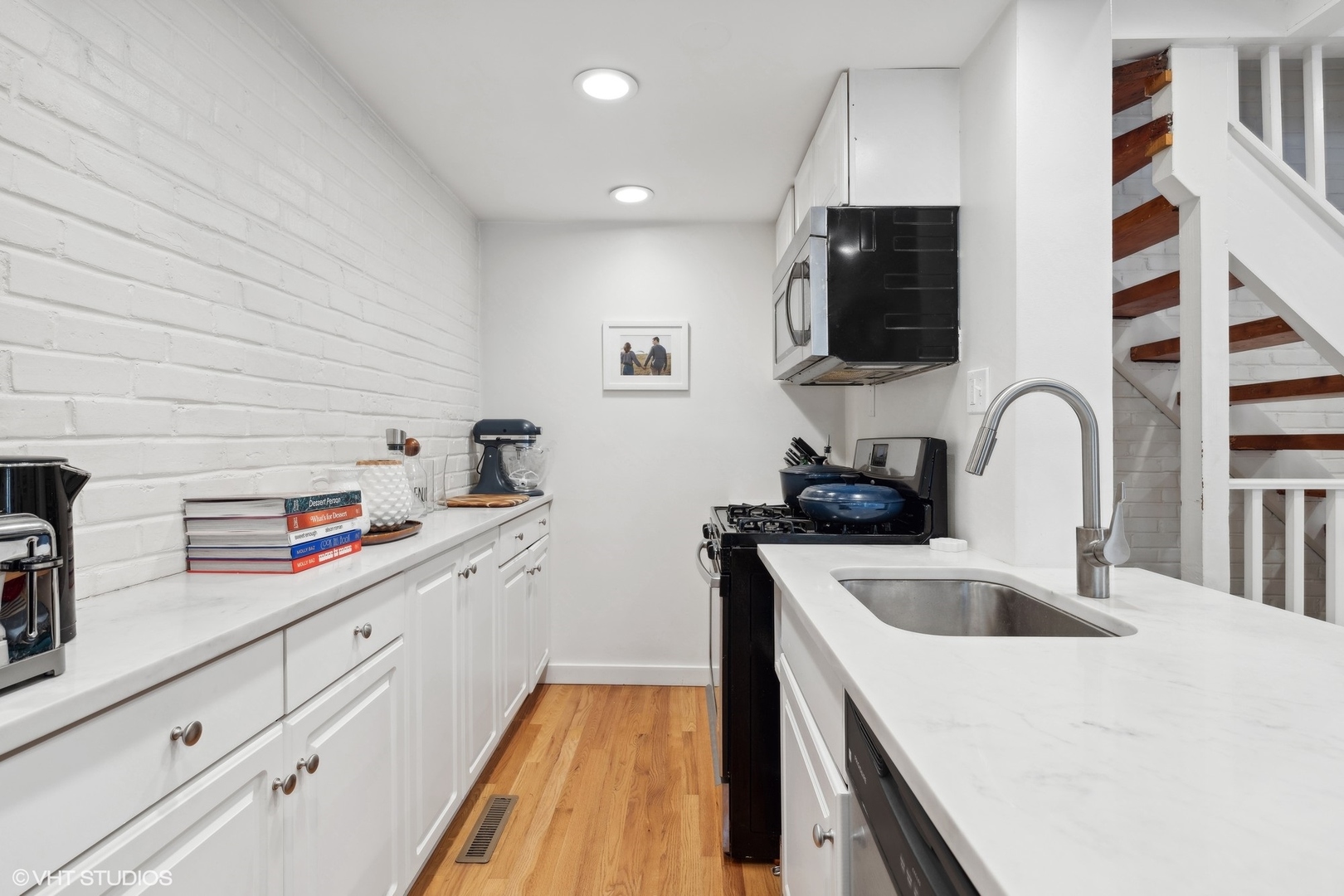 1831 N Hudson Avenue Unit: D
