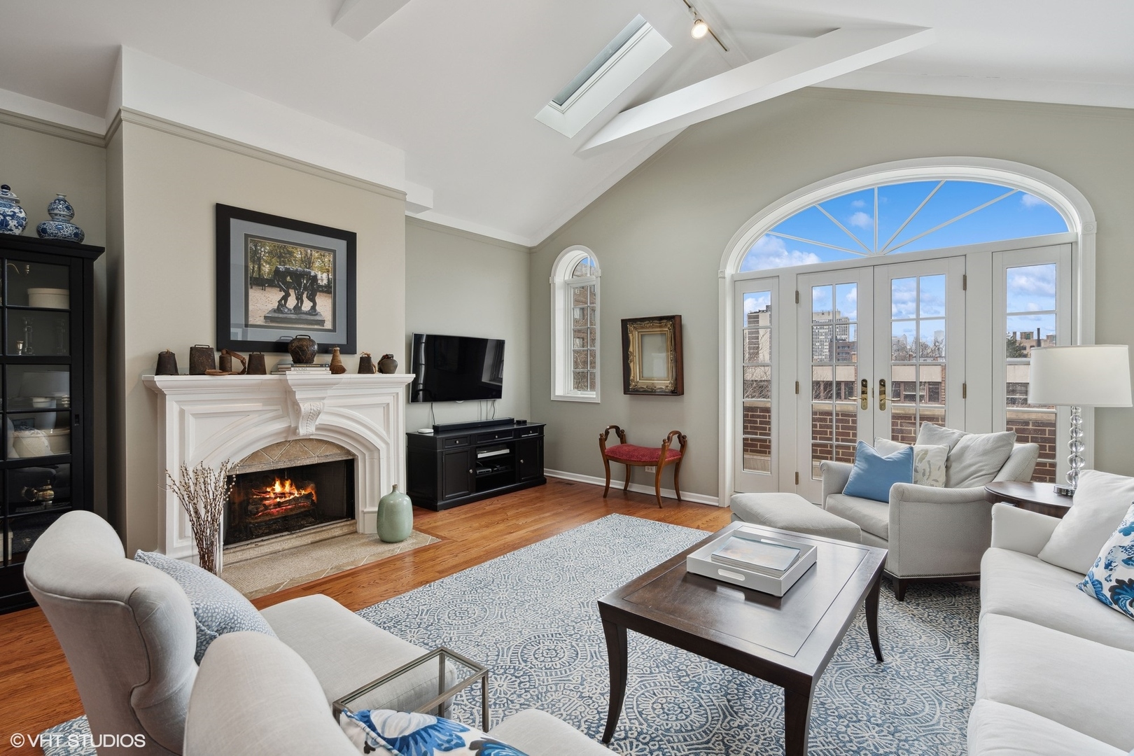 628 W WRIGHTWOOD Avenue Unit: 5E