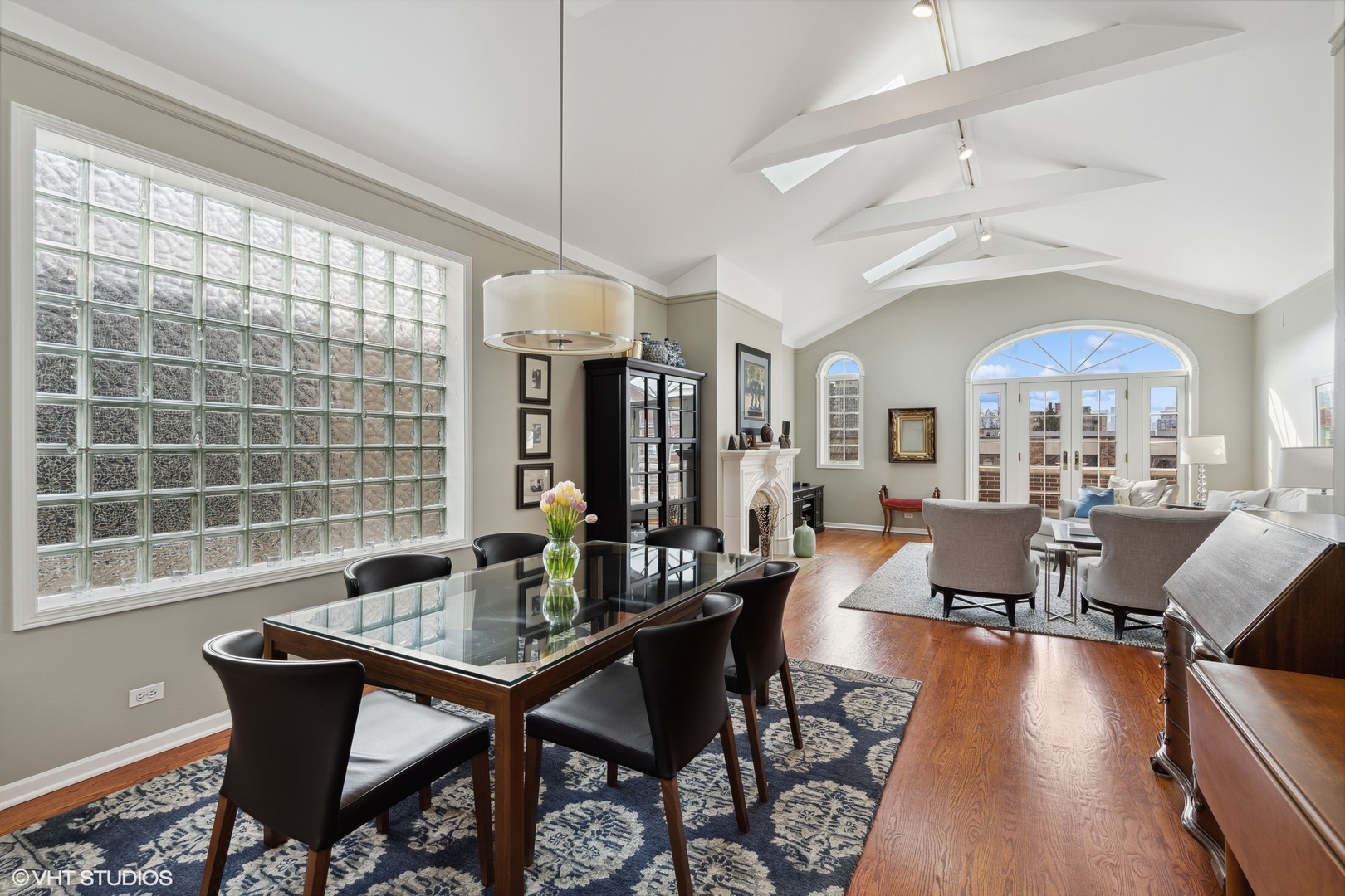 628 W WRIGHTWOOD Avenue Unit: 5E