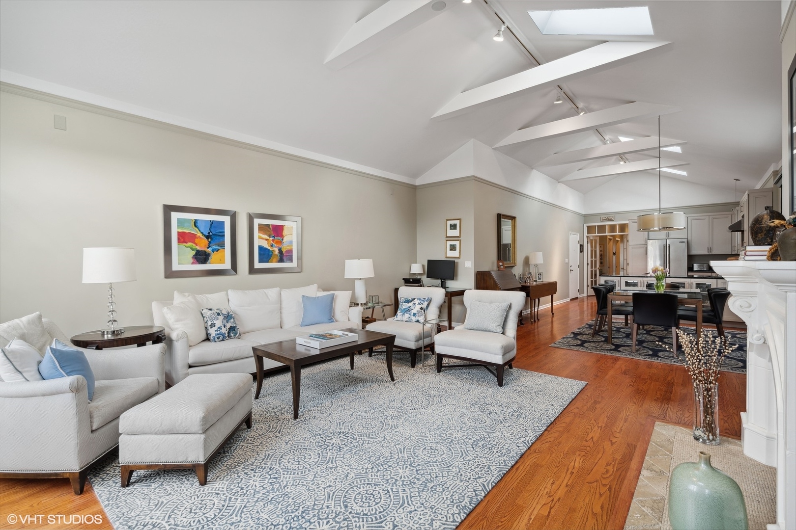 628 W WRIGHTWOOD Avenue Unit: 5E