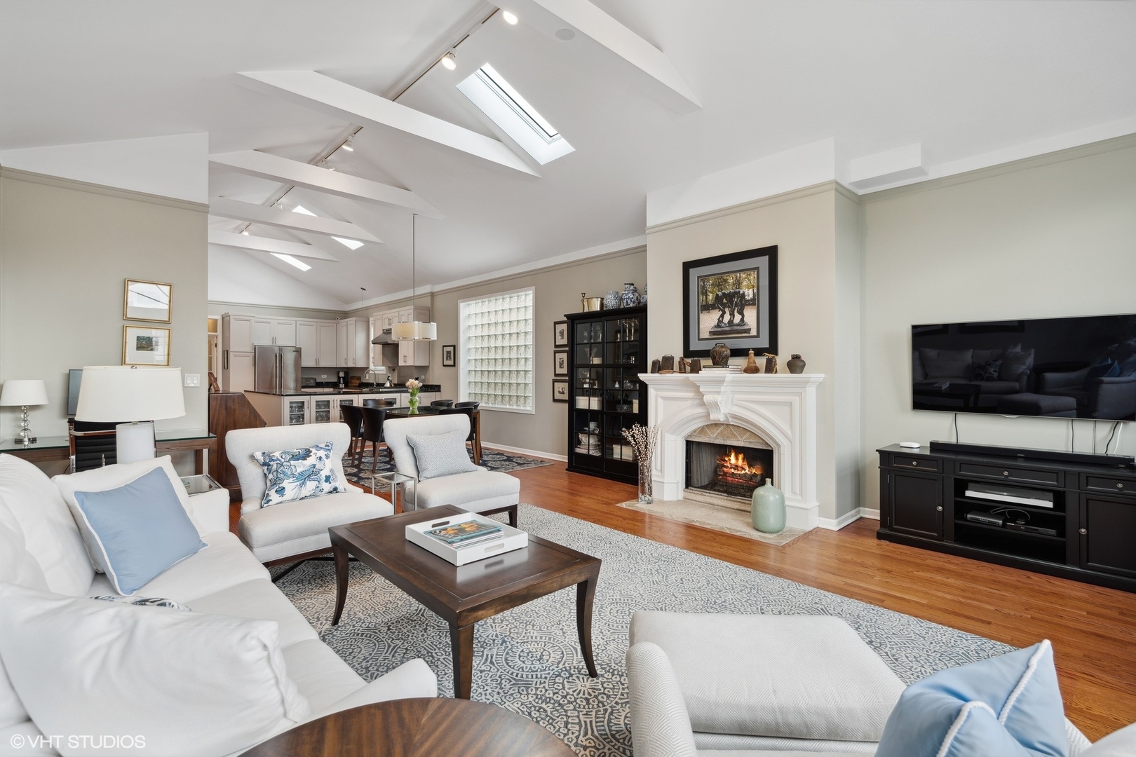 628 W WRIGHTWOOD Avenue Unit: 5E