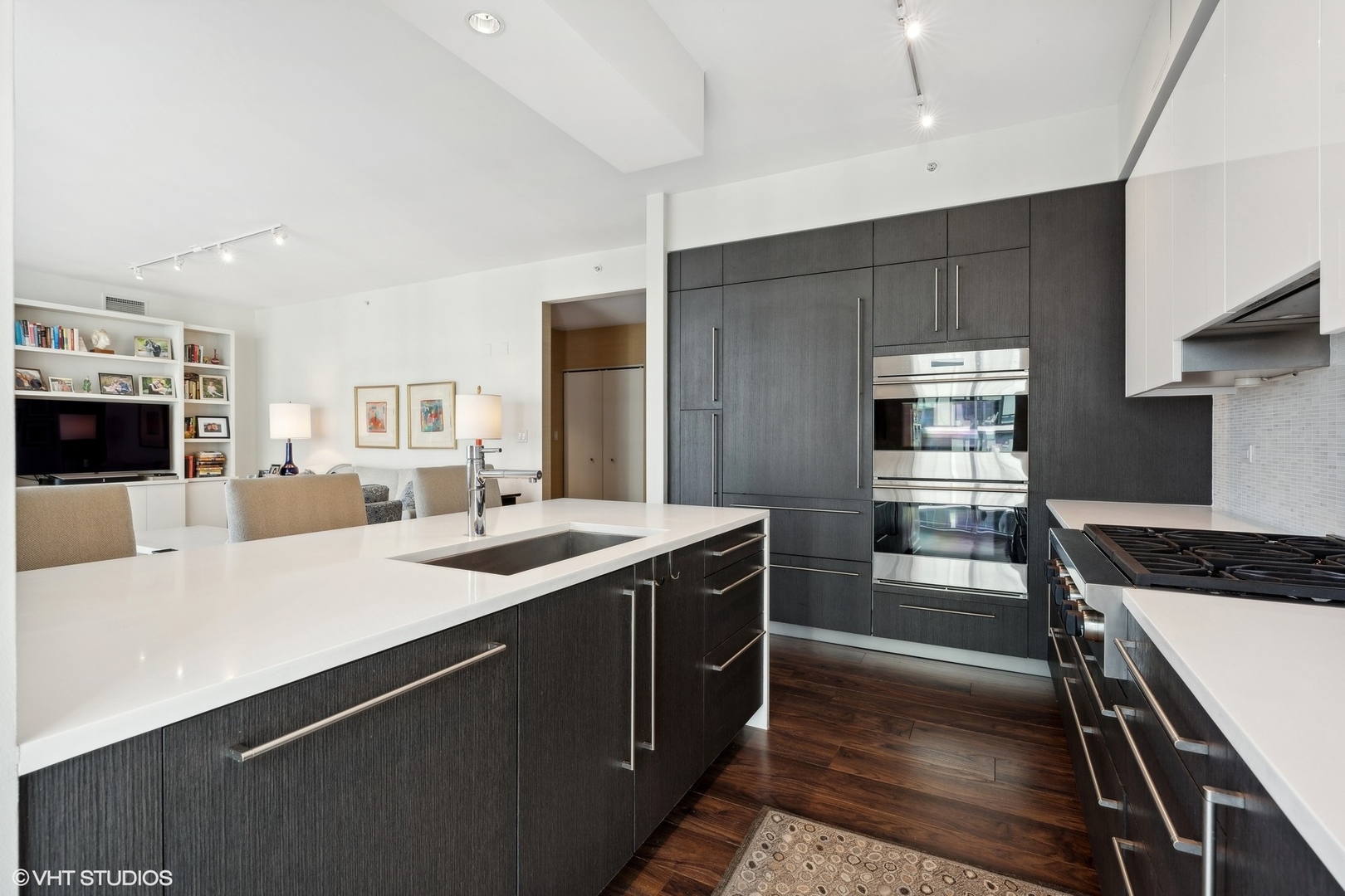 1201 S Prairie Avenue Unit: 701