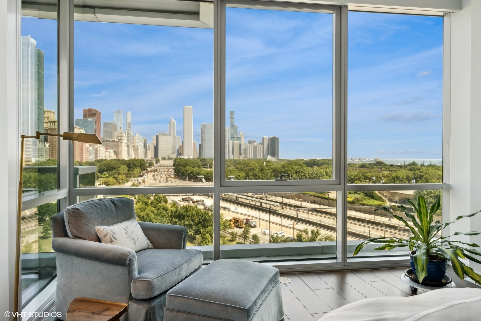 1201 S Prairie Avenue Unit: 701